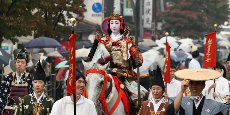 大批日本武士闪现街头 京都 时代祭 即将拉开序幕 手机马蜂窝