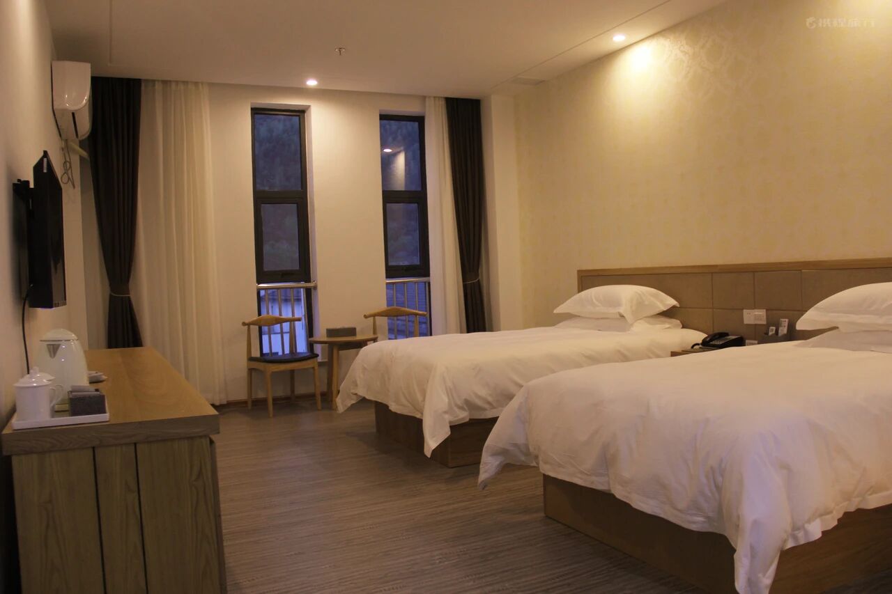 磐安不夜城酒店2天1晚住宿套餐含养生不夜城标间1间1晚灵江源高空玻璃