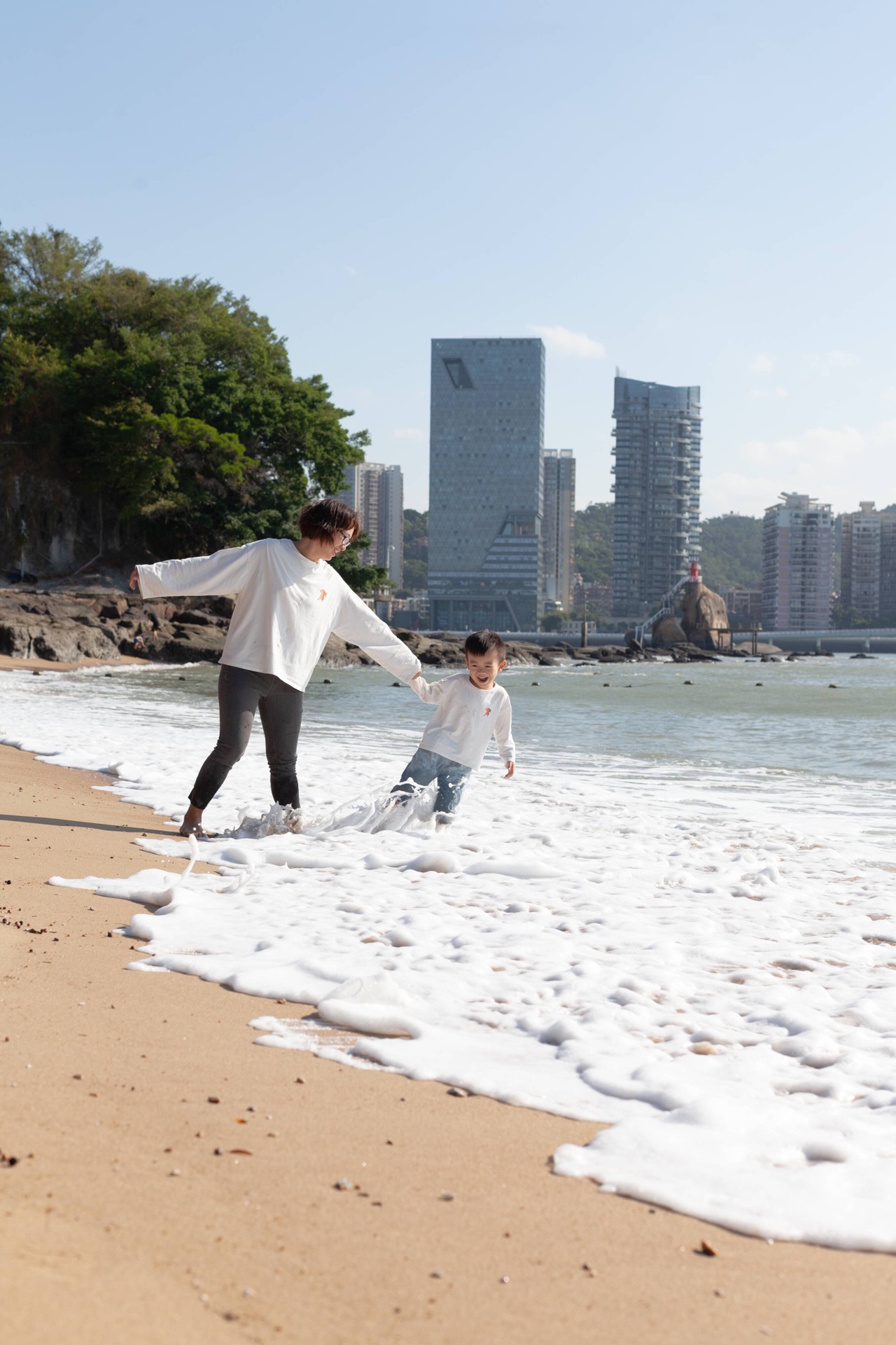 大手牵小手大脚小脚走过厦门