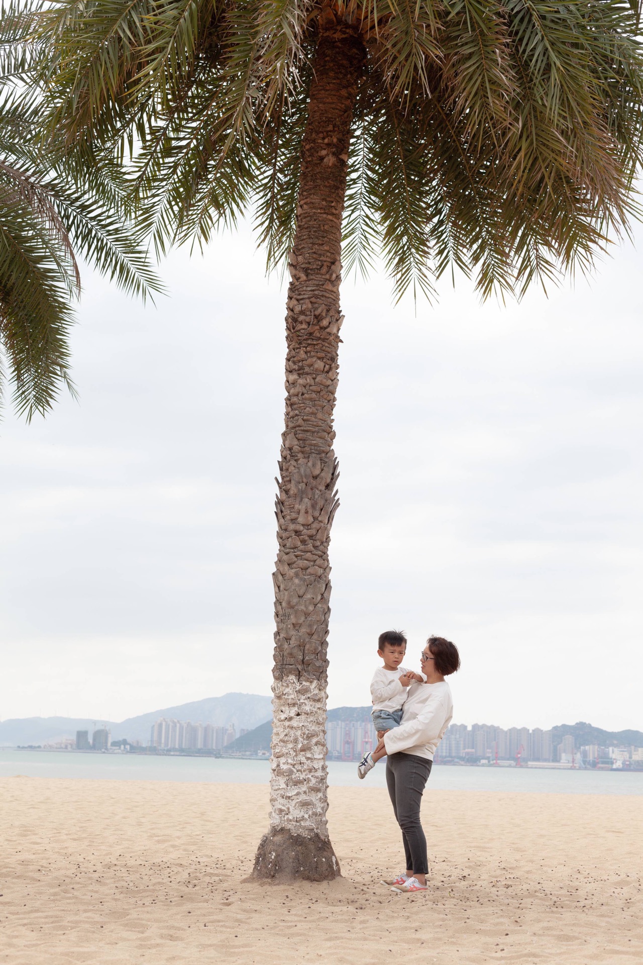 大手牵小手大脚小脚走过厦门