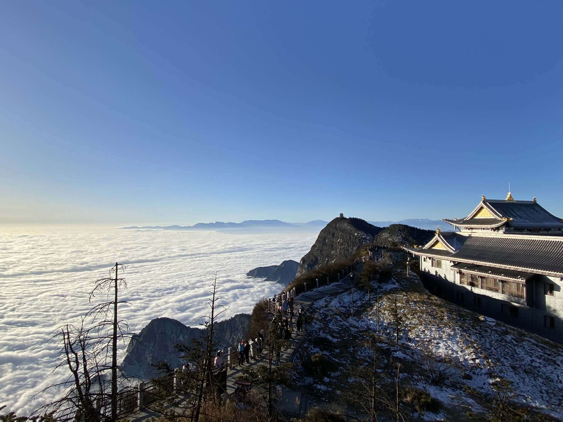 峨眉山旅游攻略及费用(峨眉山旅游攻略及费用住一晚)