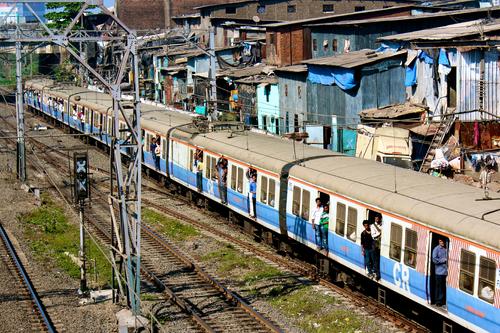 孟买极贫极富一日游(首富楼/贫民窟/洗衣厂 火车体验/维多利亚站/老城