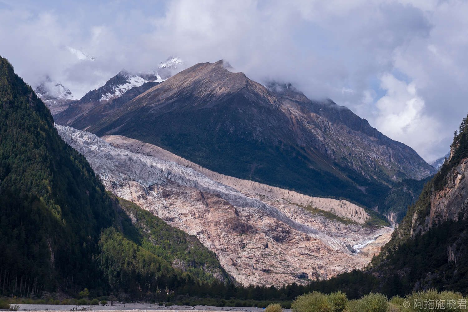 藏东,秘境之地 依噶冰川,正在消融的绝美冰川瀑布群