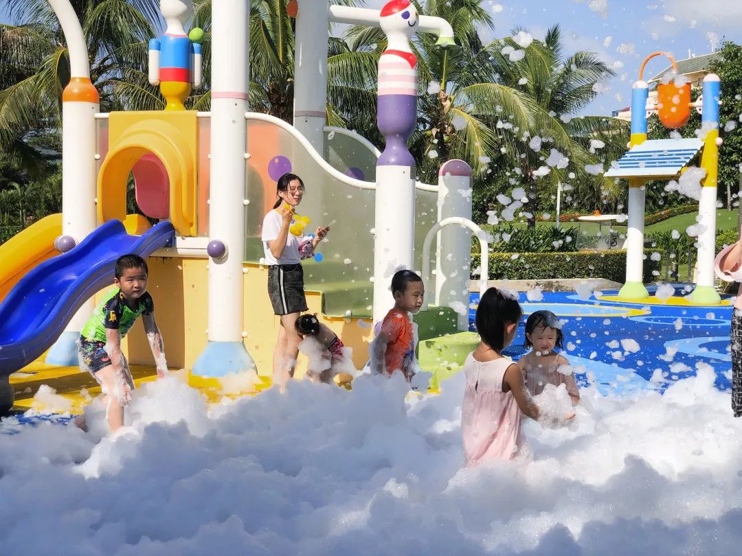 每天两场的泡泡乐园让大海和小孩都玩得不