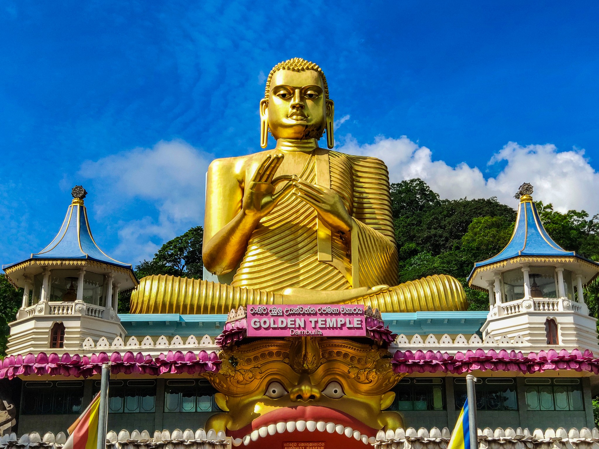 狮子岩,丹布勒金寺,康提佛牙寺,舞与湖---斯里兰卡 新加坡6晚9日游之