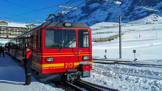瑞士少女峰火车票景区门票因特拉肯到格林德瓦/劳特布伦嫩往返登山