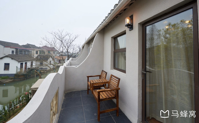 金泽古镇附近有住宿的地方吗?住哪里合适呢?求推荐