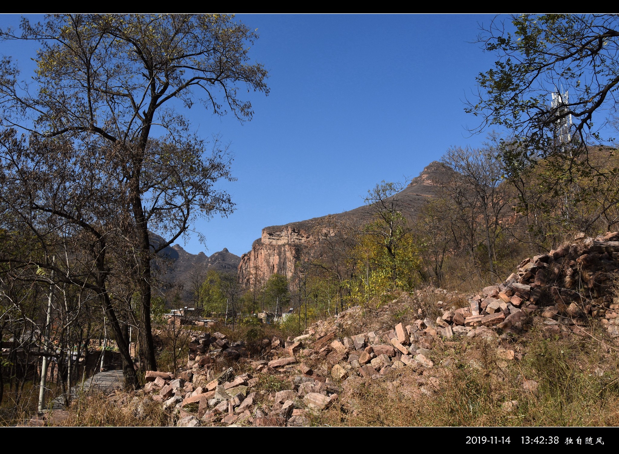 随风驾中国河北邢台狭窄的峡沟村挂壁公路