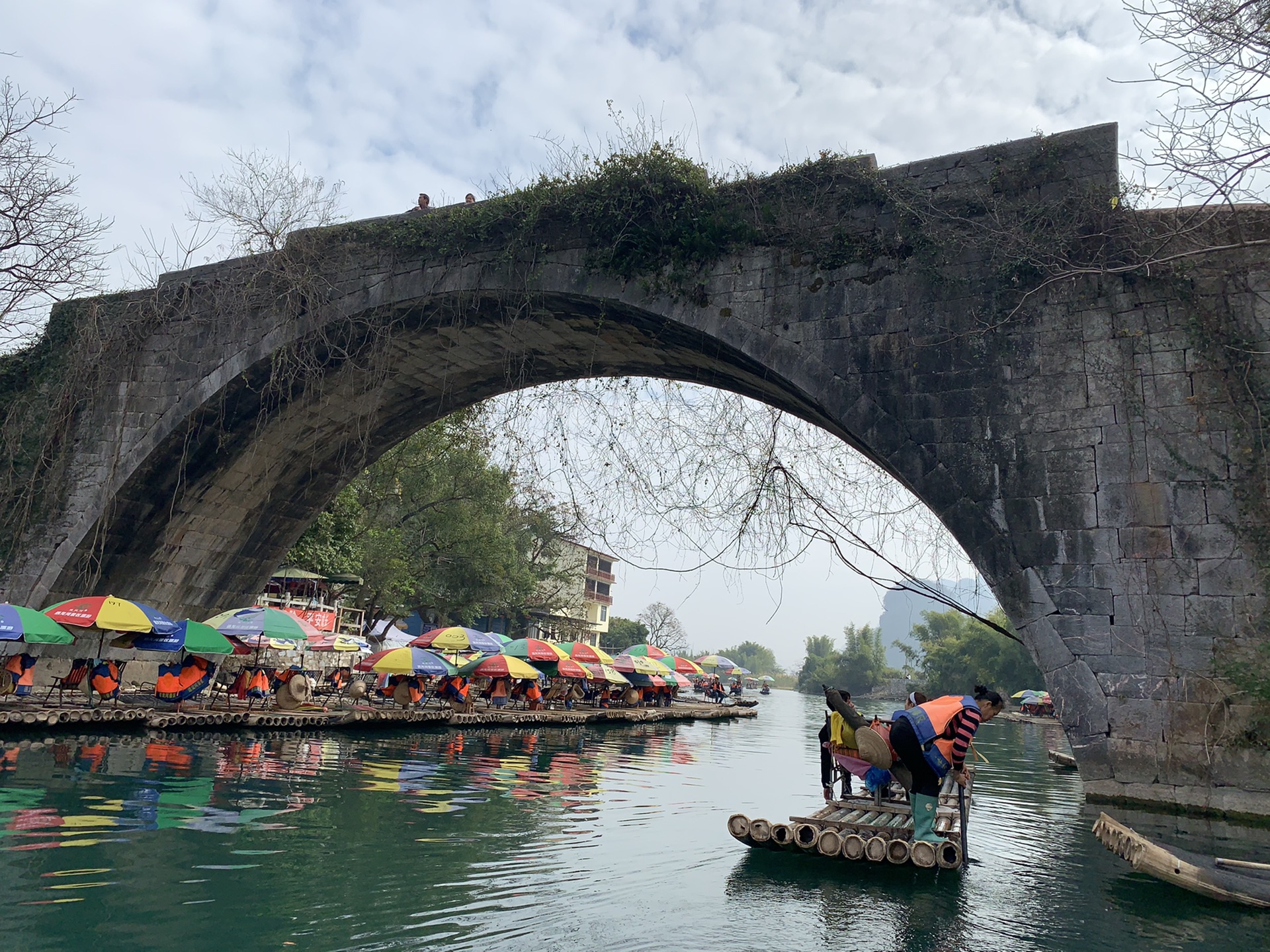 阳朔金龙桥码头到旧县,遇龙河竹筏漂流_游记