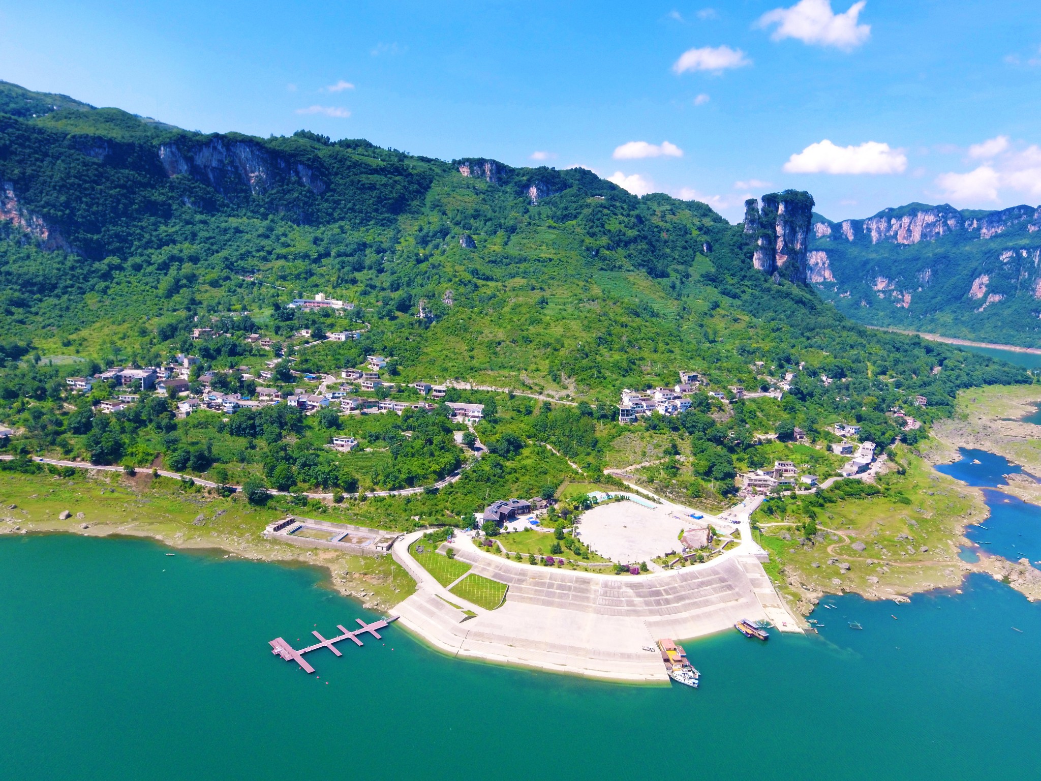 山水洞天——化屋基苗寨,乌江源,织金洞,织金古城