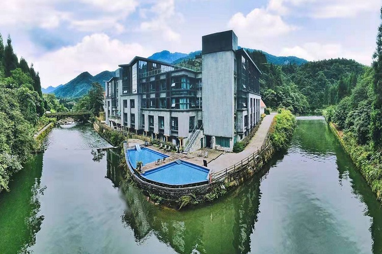 雅安荥经宽山隐庐温泉度假民宿2天1晚亲子房双人自助早餐温泉体验超长