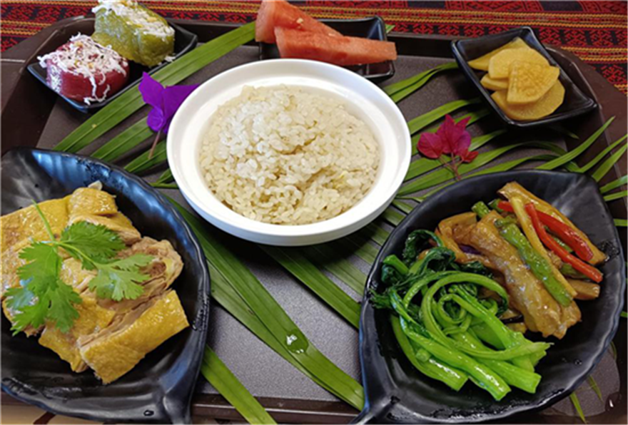 配料:青菜,豆角炒茄子,例汤,泡萝卜,水果,椰子卷主料:咸水鸭套餐一,黎