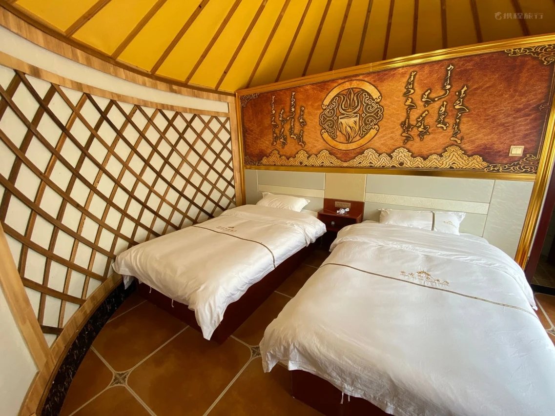 乌兰布统蒙古包推荐,元都牧府草原印象酒店.