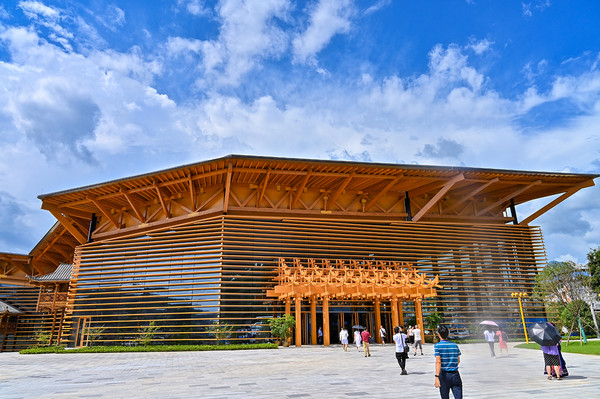 避暑赏景在宣恩邂逅一片人类建筑史上的奇迹