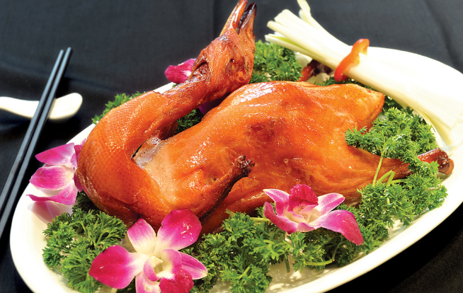 三瓜公社为客人安排了消火降燥,喜贴秋膘其因是老鸭味甘性凉民间有