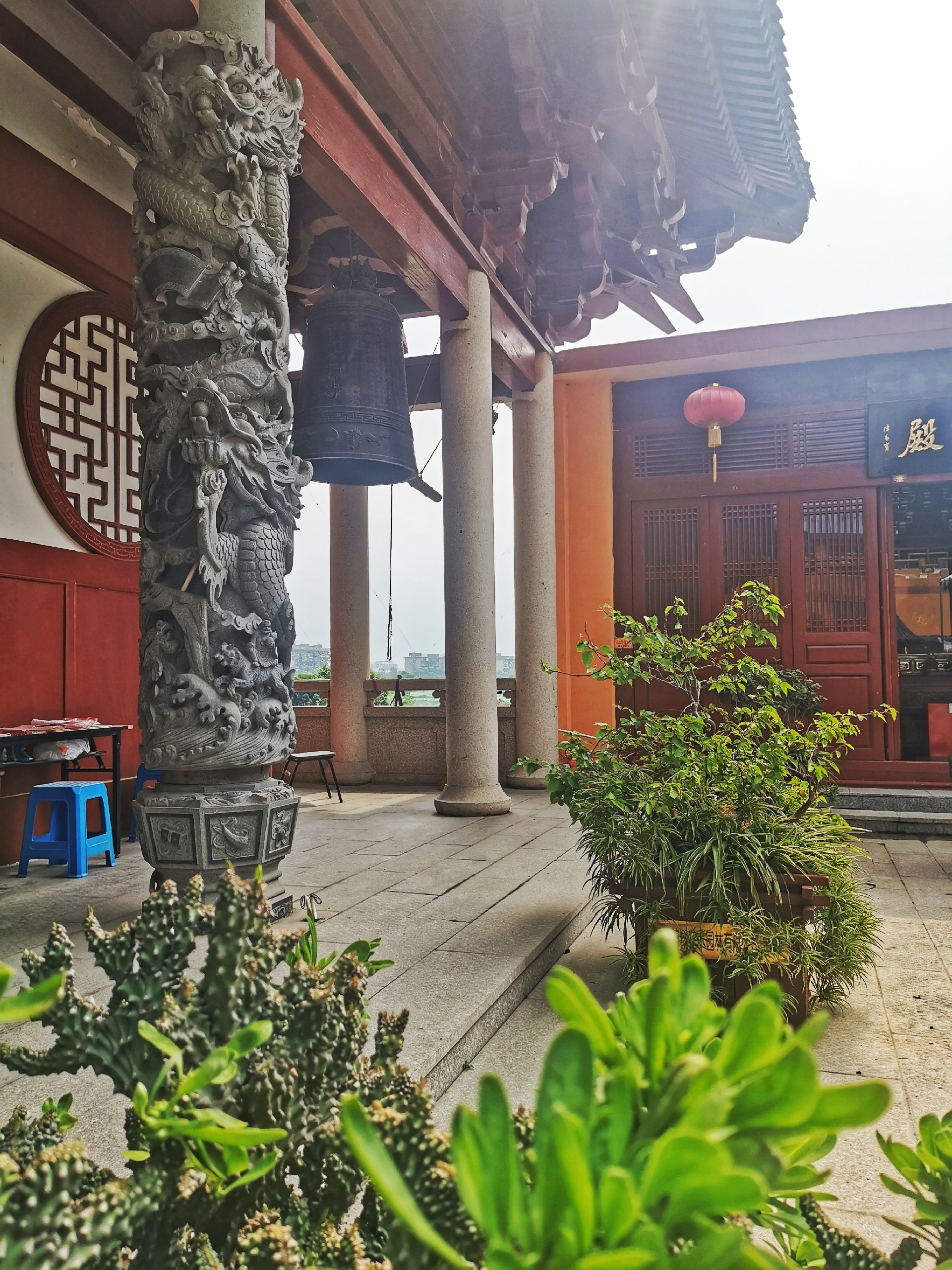 福慧寺坐落福州市中心东面,福马路五里亭南侧的秀板路168号.