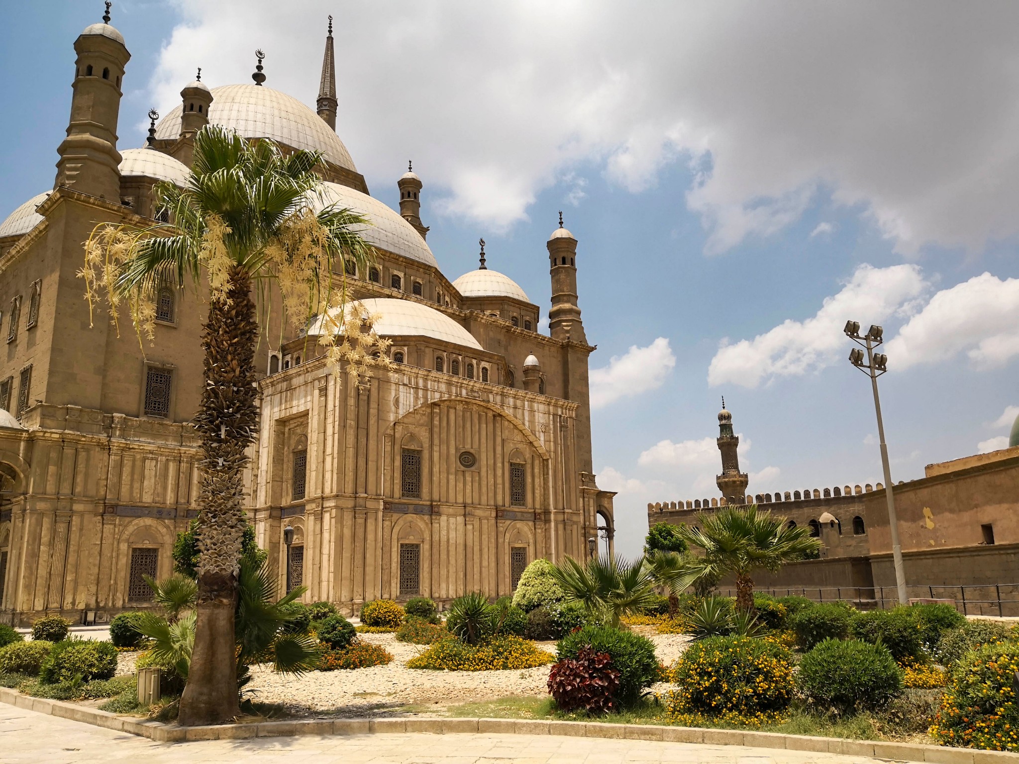 1 / 20 ying 8国83城 2年前关注开罗萨拉丁城堡埃及,有一颗流星划过的