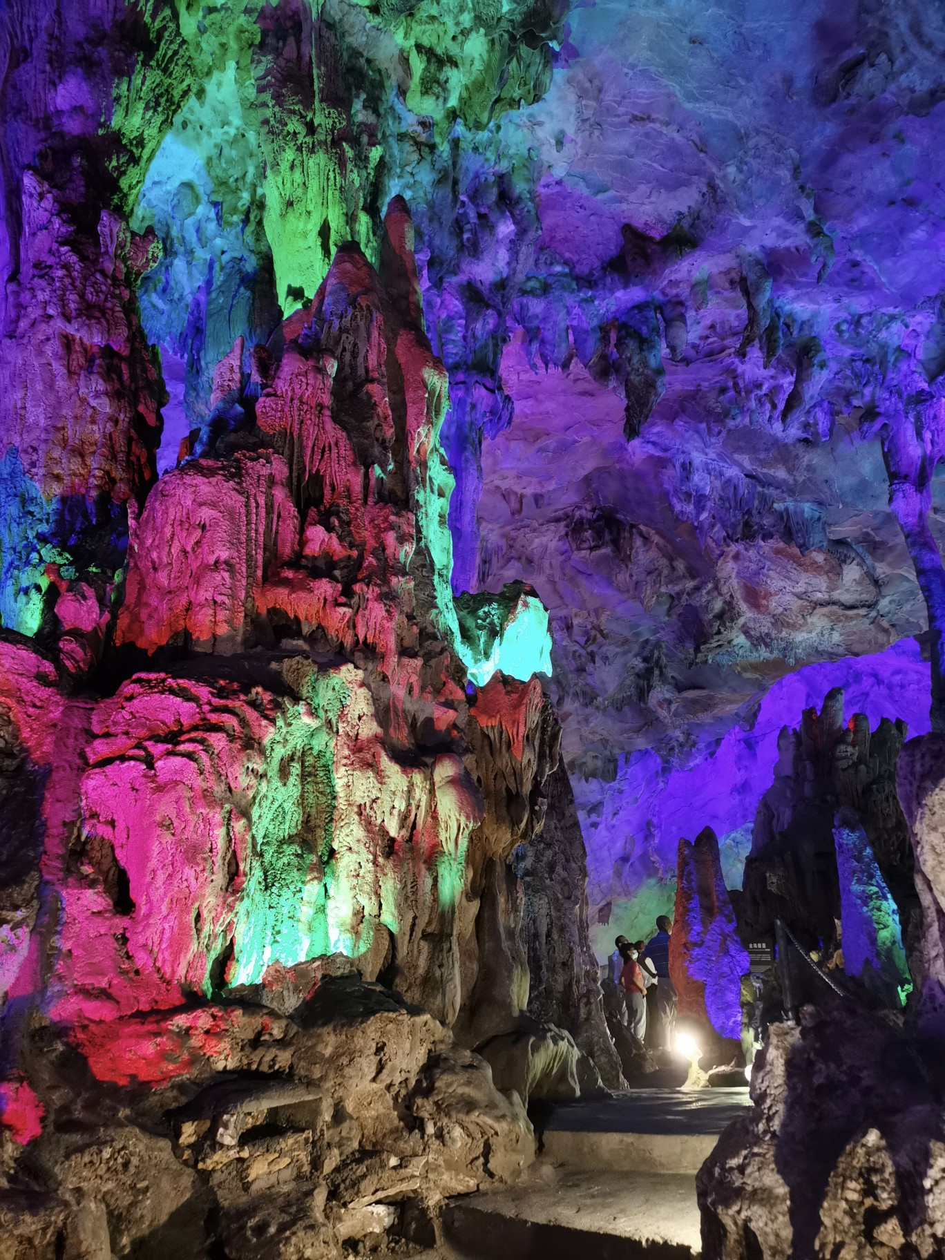 封开龙山黄岩洞景区千层峰天下第一石大斑石二天之旅
