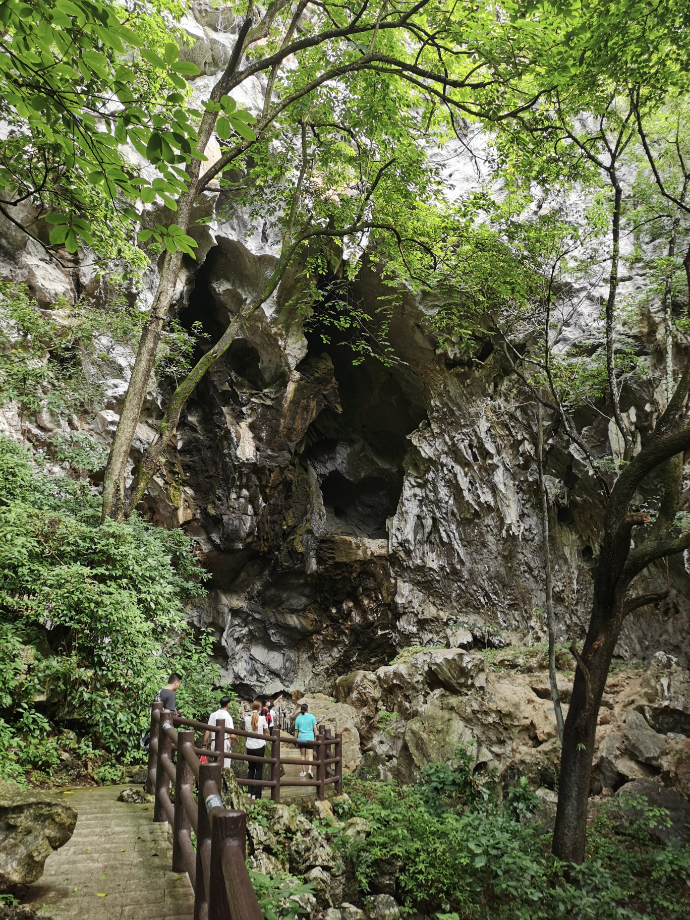 封开龙山黄岩洞景区千层峰天下第一石大斑石二天之旅