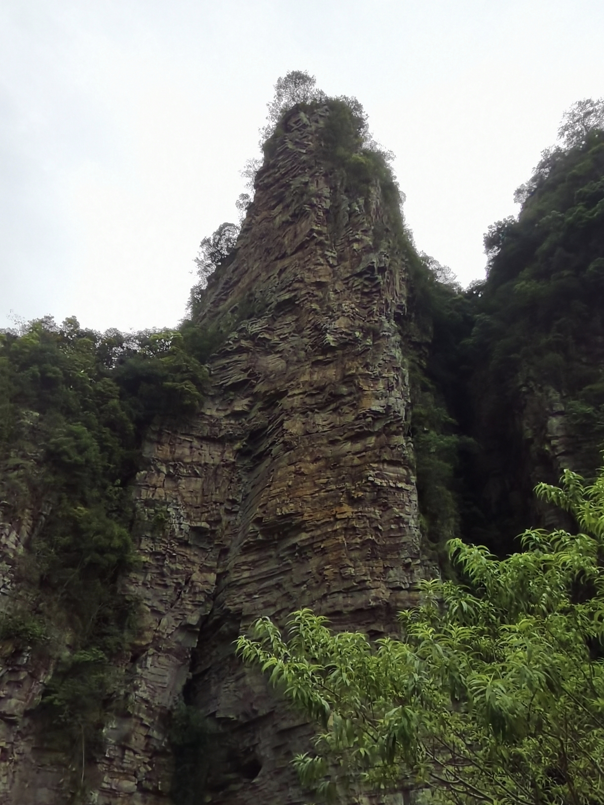 封開龍山黃岩洞景區千層峰天下第一石大斑石二天之旅