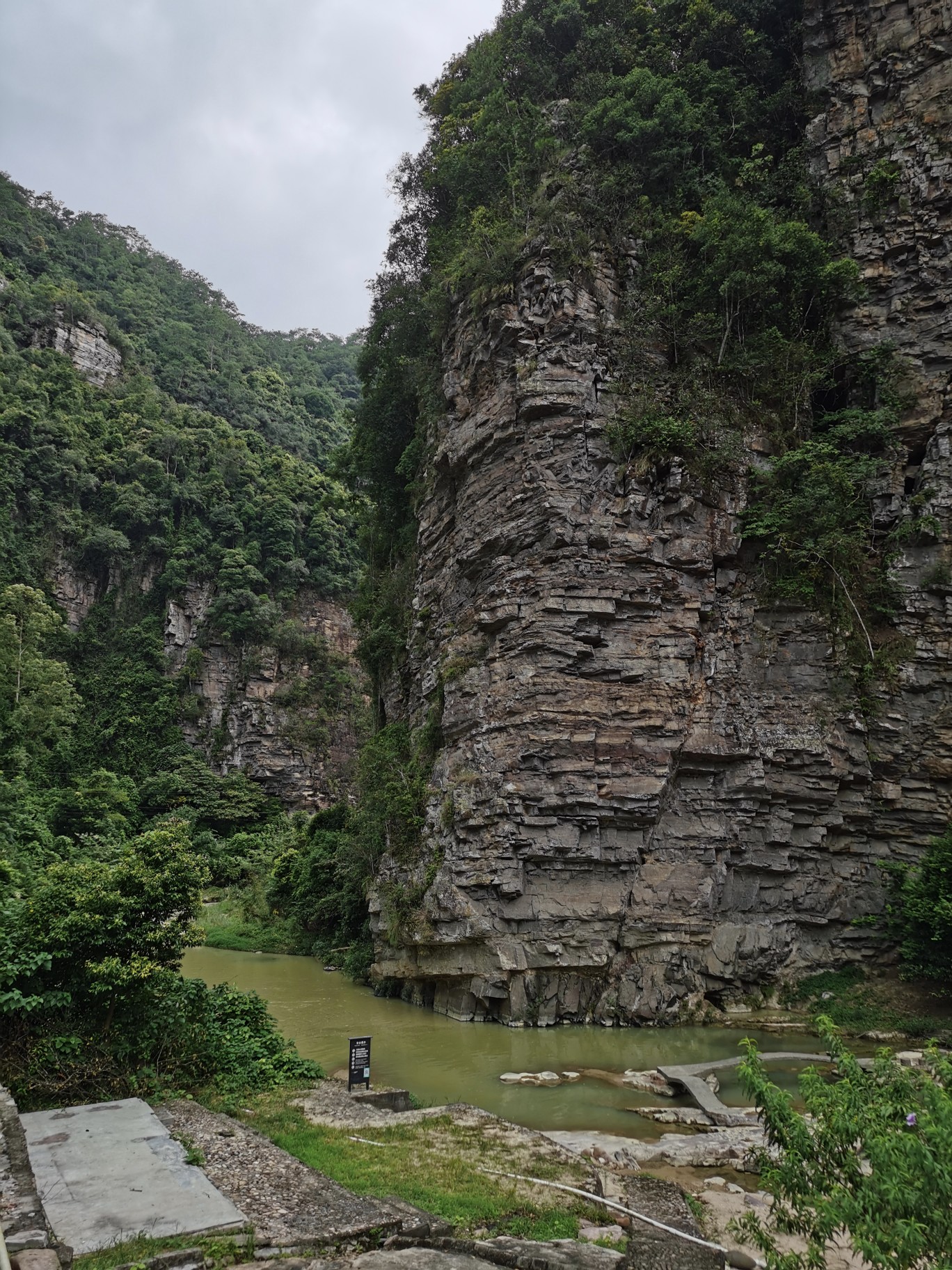 封開龍山黃岩洞景區千層峰天下第一石大斑石二天之旅