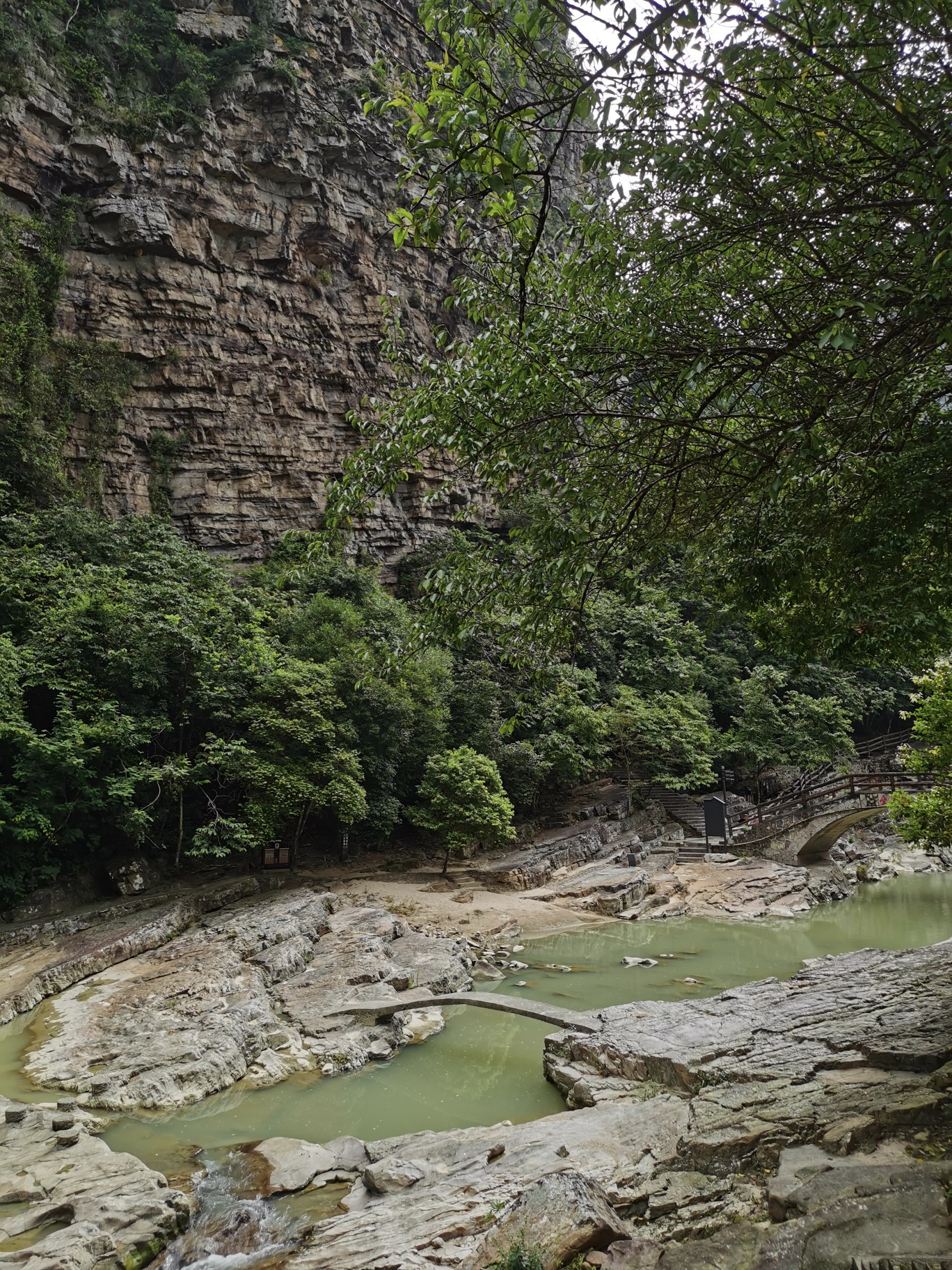 封開龍山黃岩洞景區千層峰天下第一石大斑石二天之旅