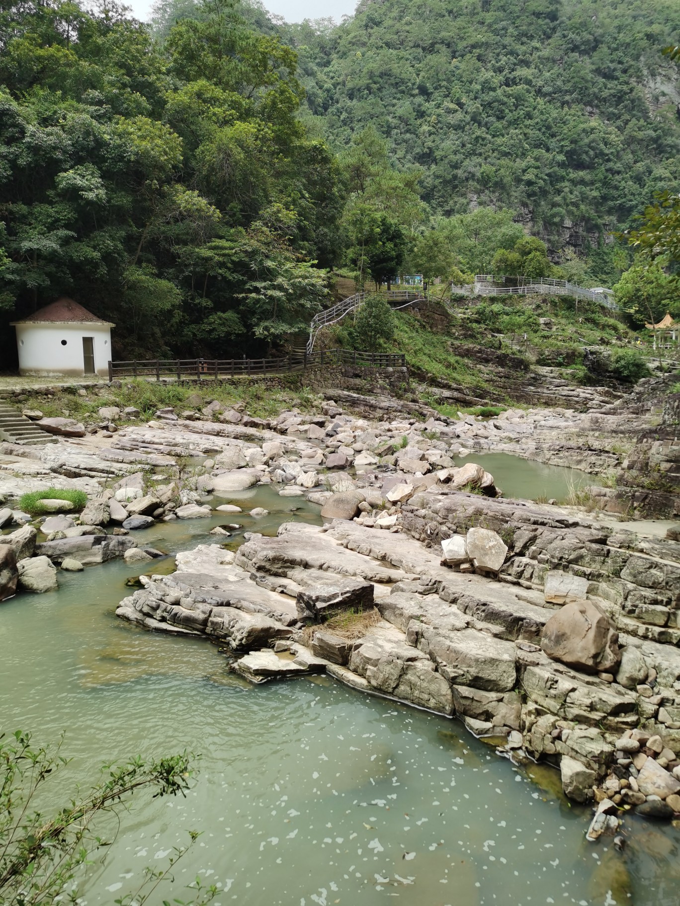 封開龍山黃岩洞景區千層峰天下第一石大斑石二天之旅