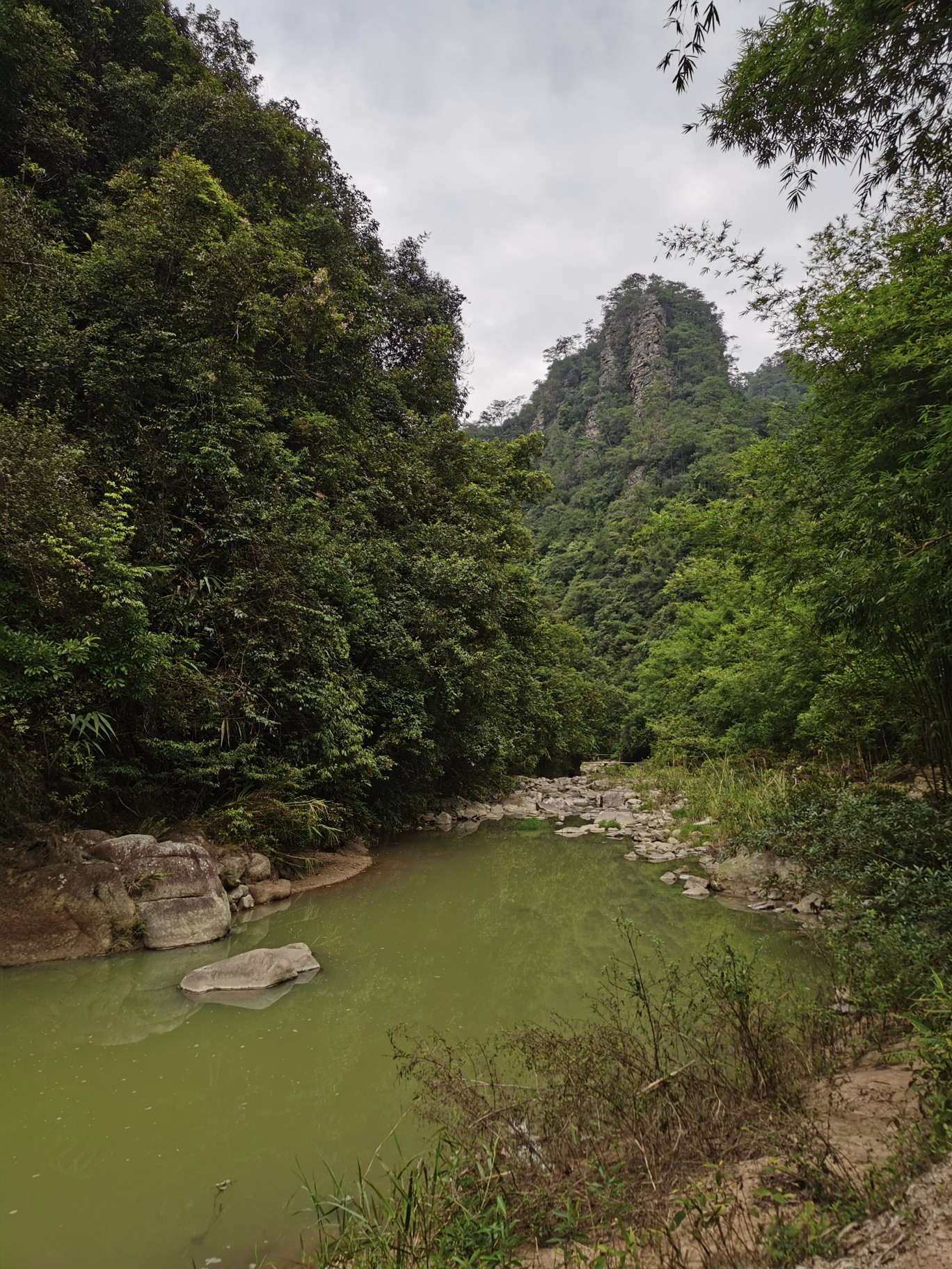 封開龍山黃岩洞景區千層峰天下第一石大斑石二天之旅