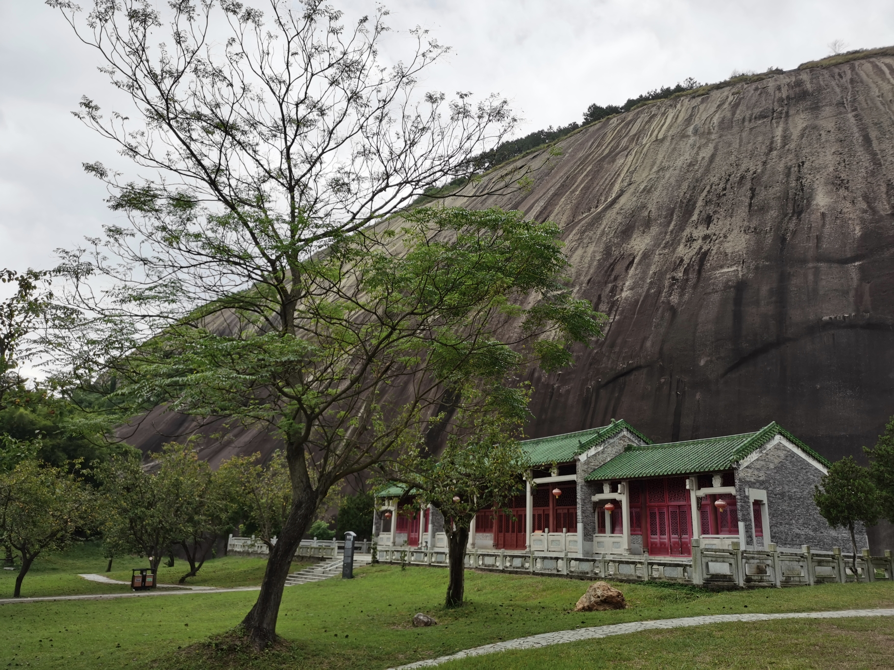 封開龍山黃岩洞景區千層峰天下第一石大斑石二天之旅