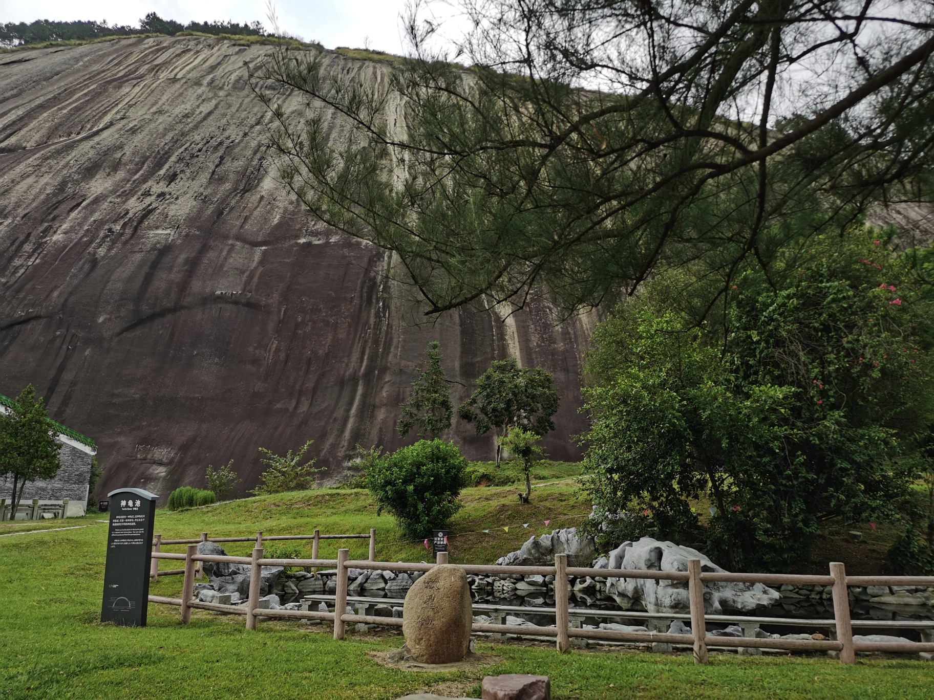 封開龍山黃岩洞景區千層峰天下第一石大斑石二天之旅