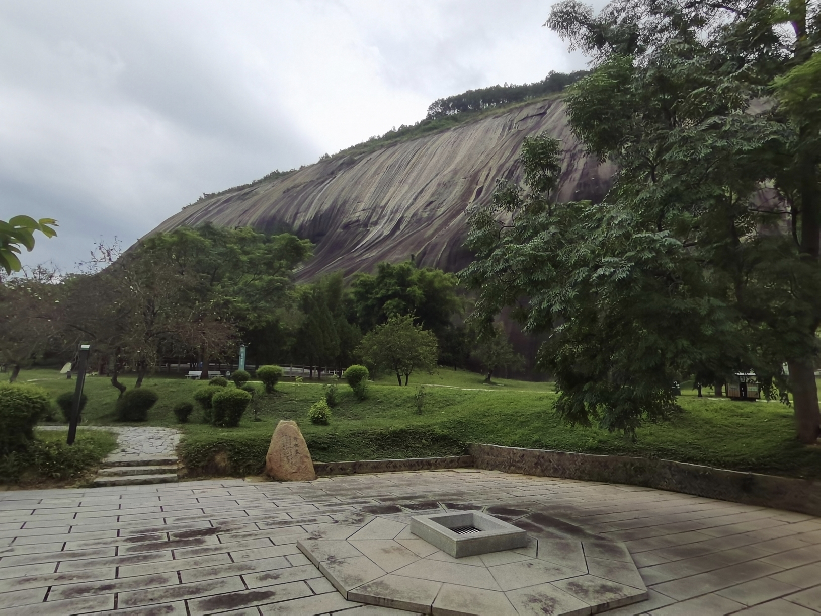 封開龍山黃岩洞景區千層峰天下第一石大斑石二天之旅