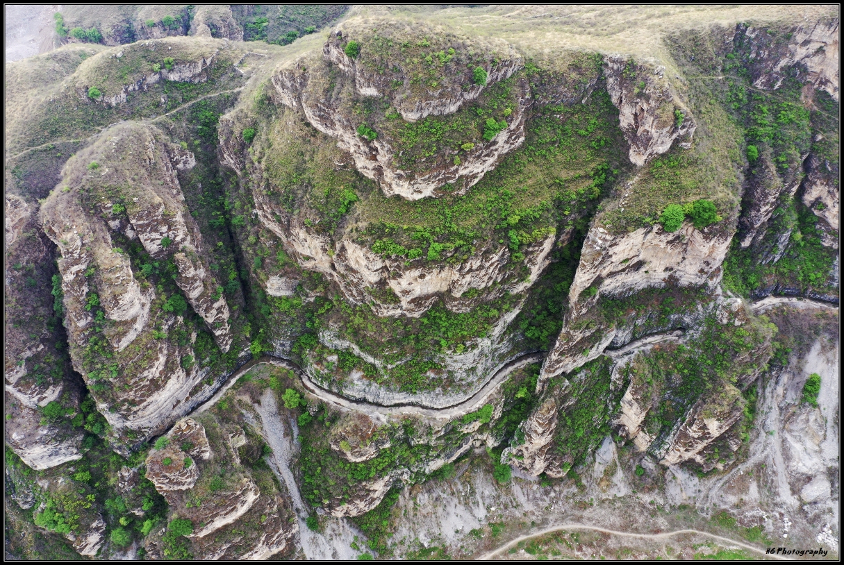 三妙峰爬野山看到挂壁公路