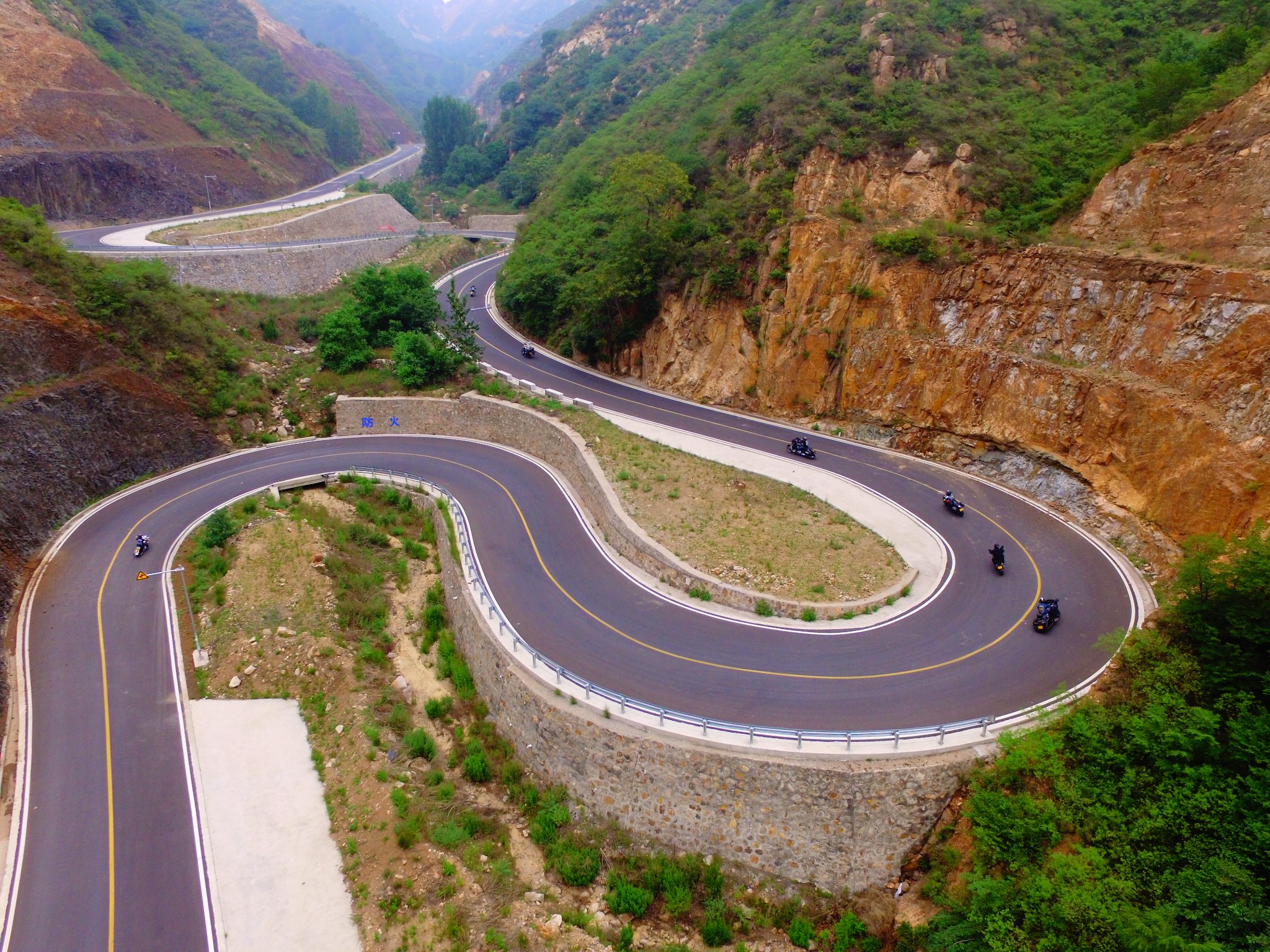 河北阜平七十二拐体验最美盘山公路