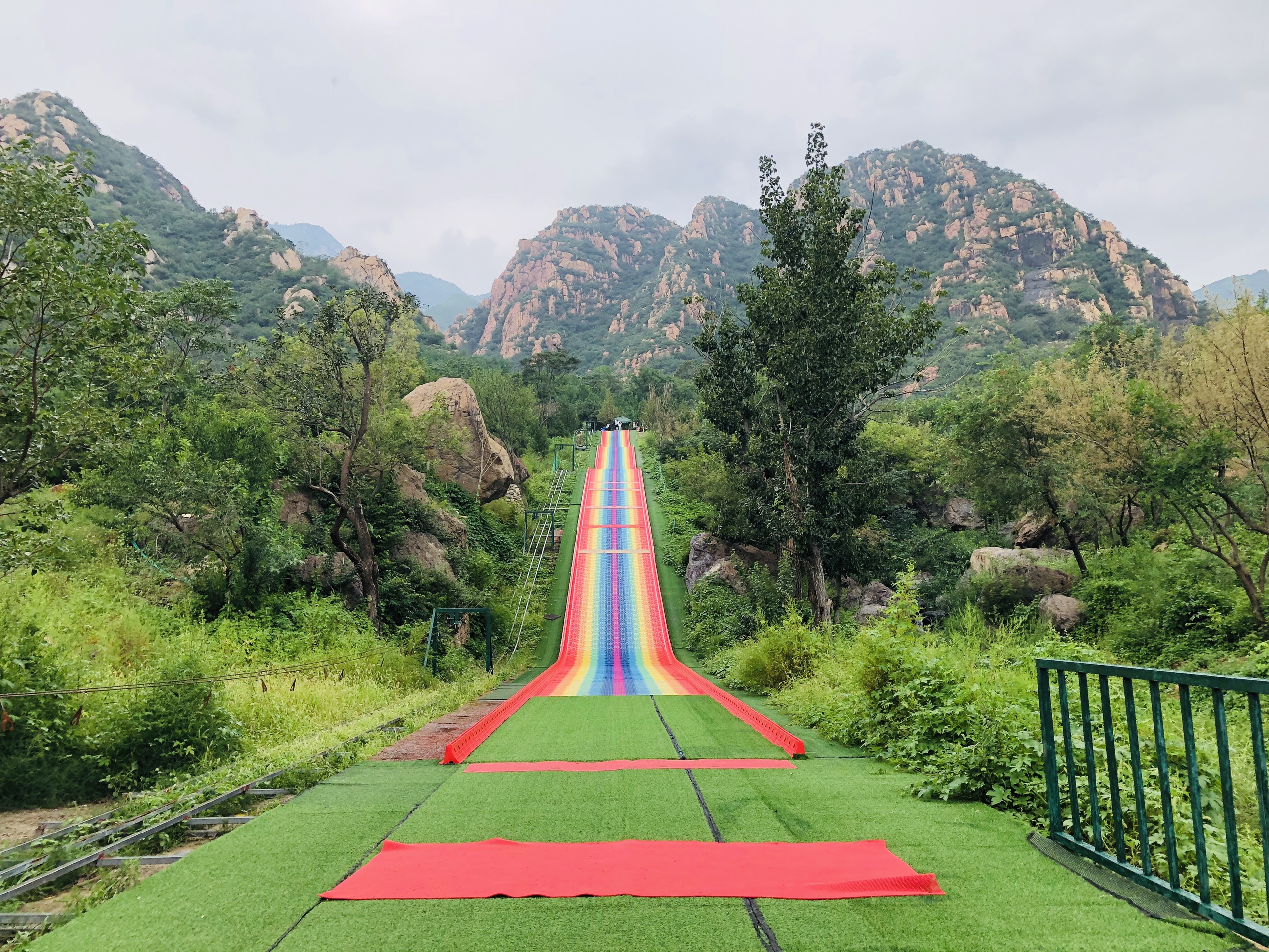 北京后花园白虎涧景区——最美彩虹滑梯