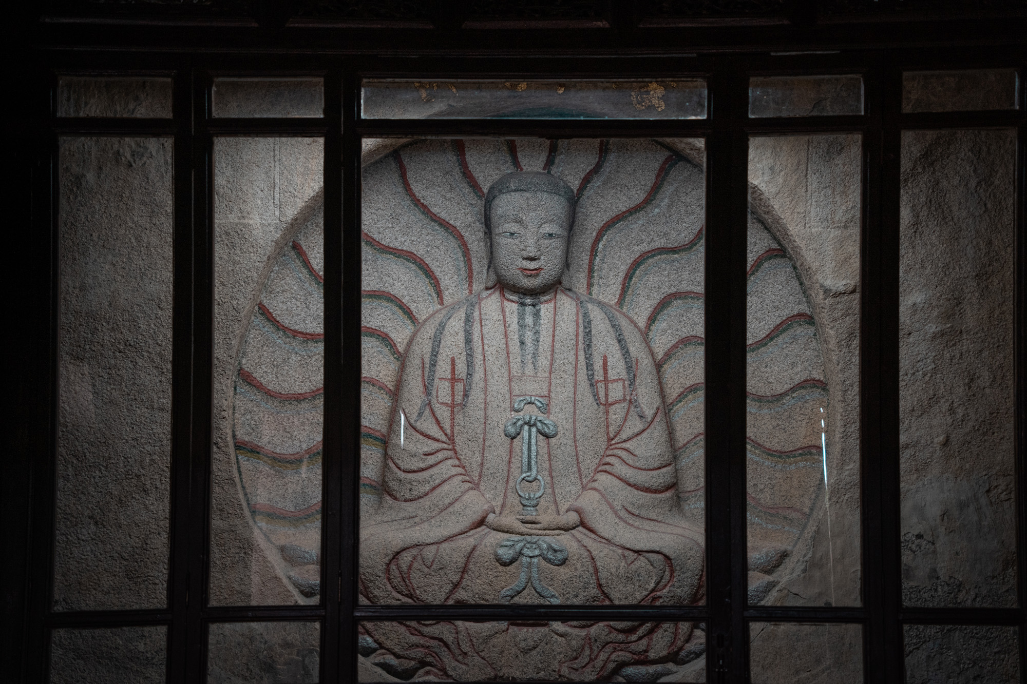 草庵摩尼光佛造像就位于草庵内,之所以叫做草庵,是因为庵为草构,故名"