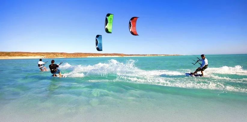 风筝冲浪 kitesurfing,一项风靡全球的水上运动项目