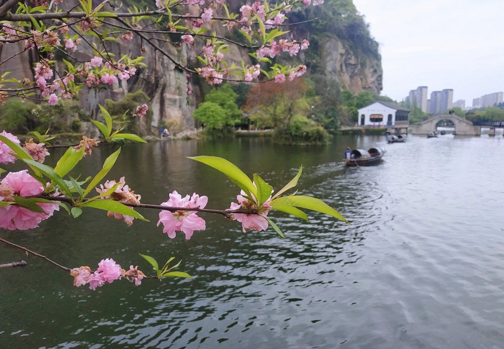 乌篷轻摇春池水 石壁耸立绕门山——再游绍兴东...