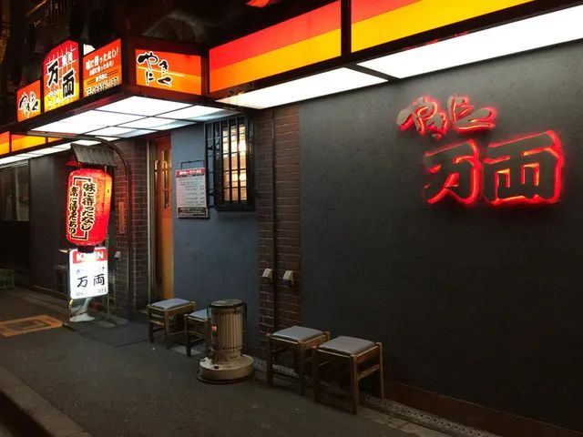 "万両"是在大阪拥有多家分店的连锁烤肉店,店铺的食材需求也非常大