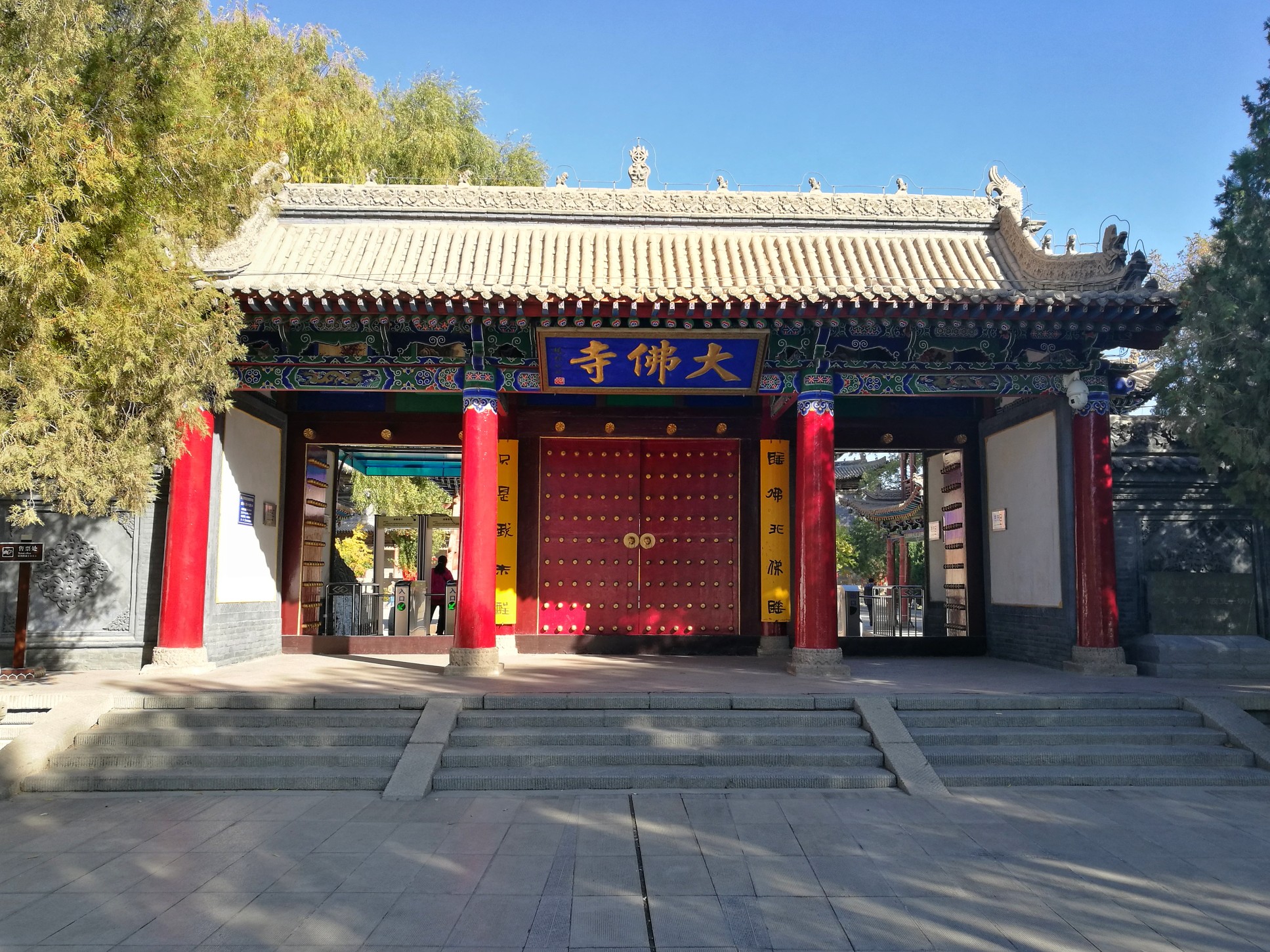 大佛寺景区位于甘肃省张掖市西南隅,是丝绸之路上的一处重要名胜古迹