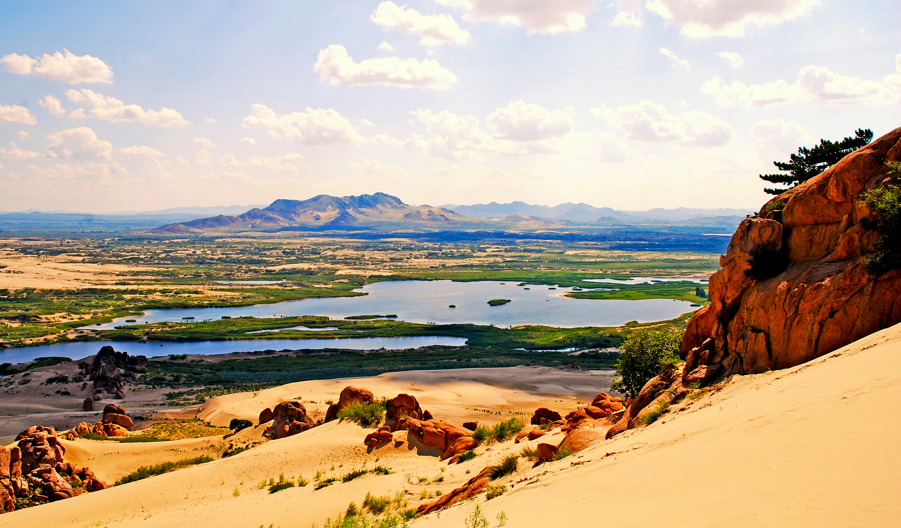 赤峰瑞享玉龙国酒店1晚住宿套餐(双人自助早餐 双人玉龙沙湖景区门票)
