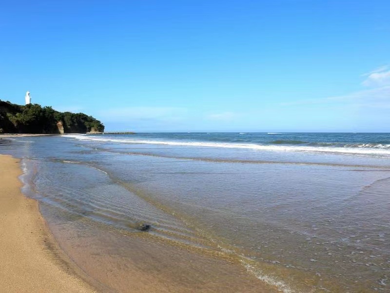 広い駐車場と広大な砂浜 吉佐美大浜海水浴場 と隣接する穴場 舞磯浜
