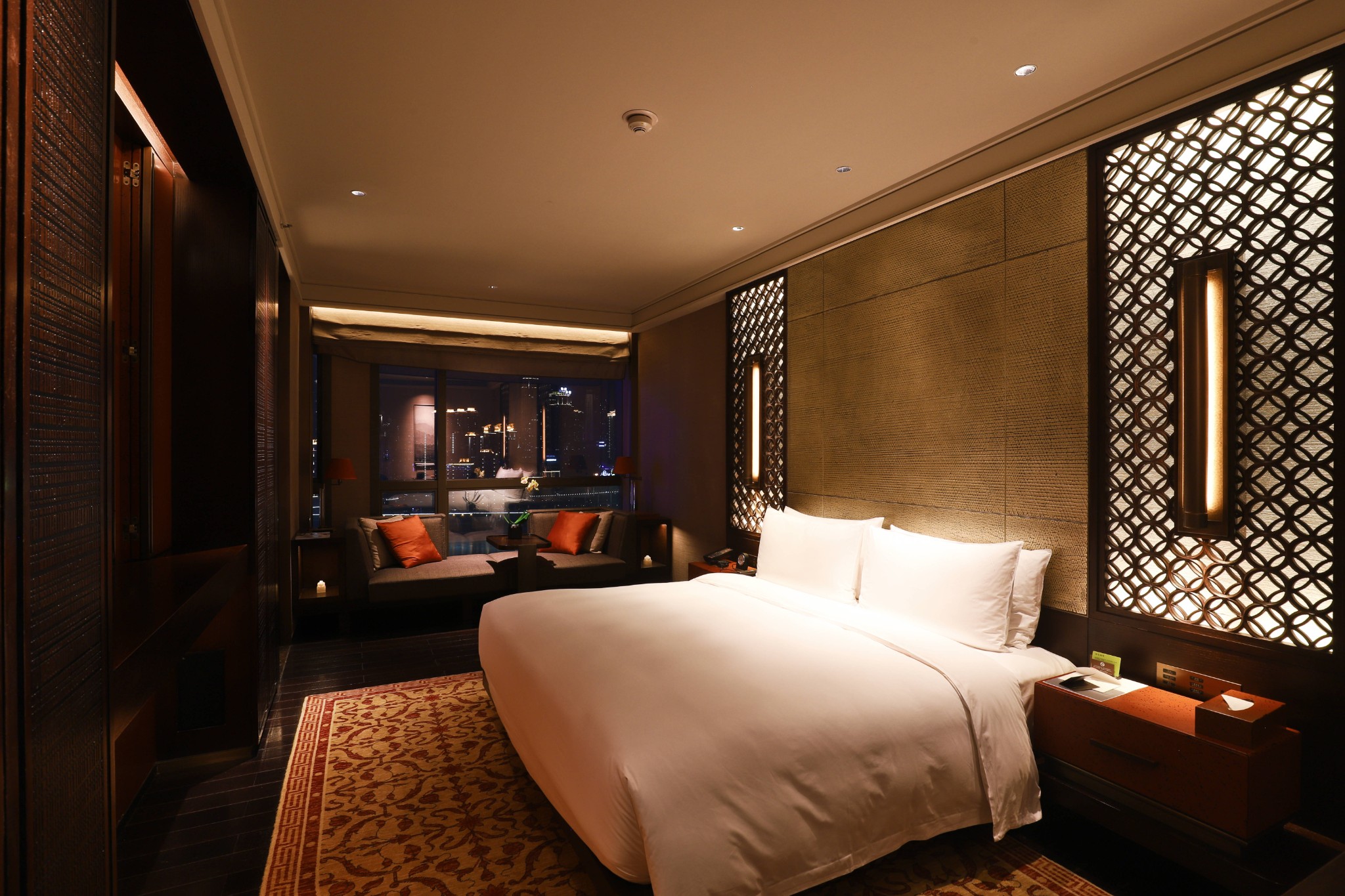 夜晚曼哈顿重庆旅行在这里坐拥城市夜景