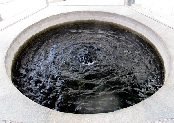 甘陇路上210青海青藏线昆仑圣泉