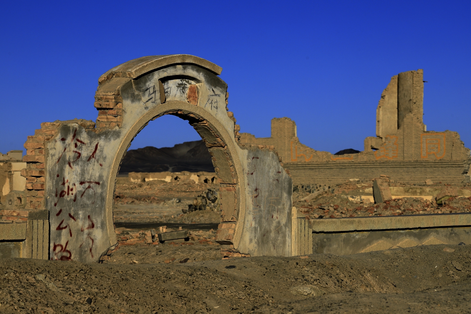 戈壁荒漠中有着厚重历史的小镇冷湖镇