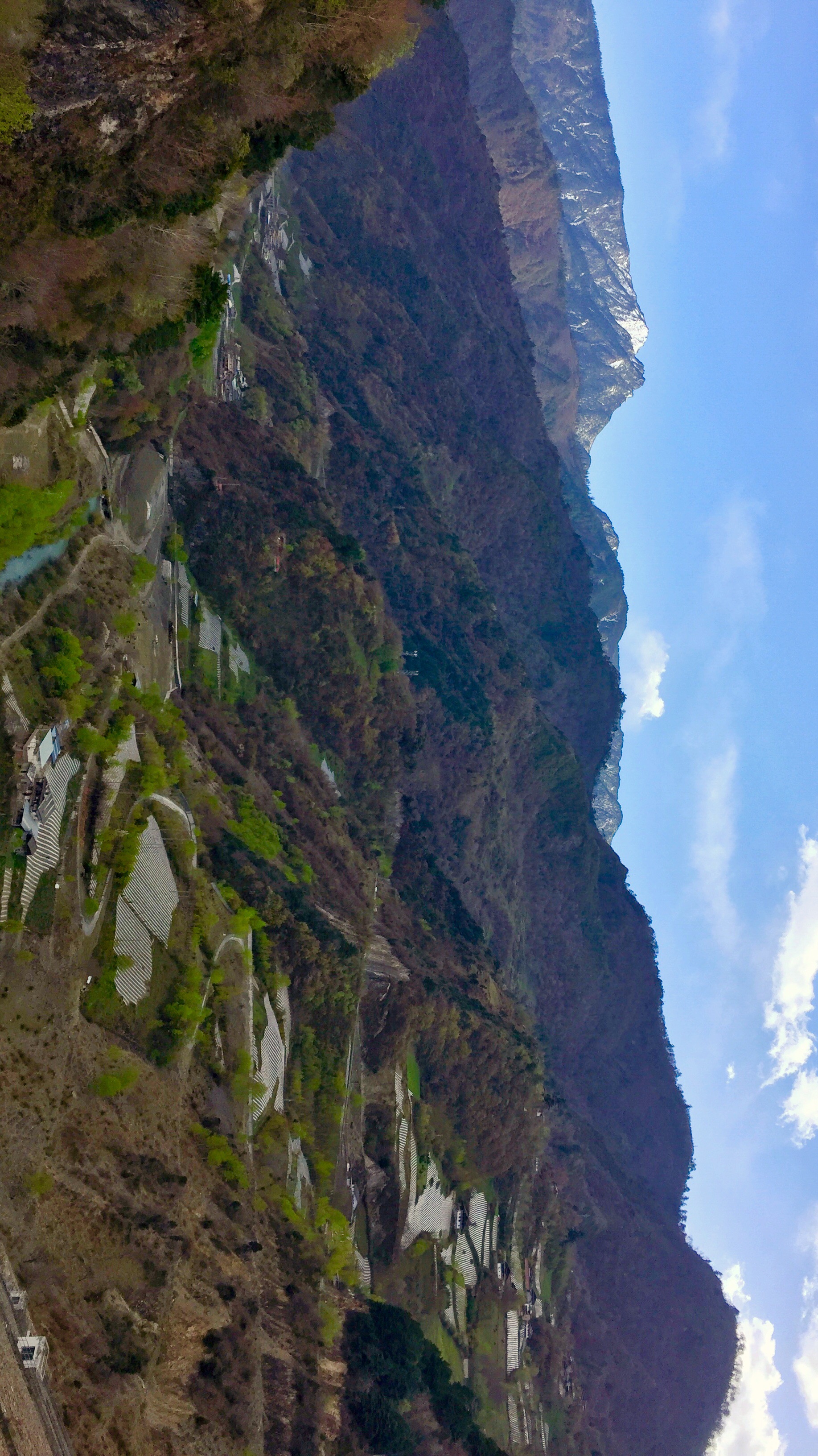 水库,位于四川省宝兴县境内青衣江主源宝兴河上游,系修建硗碛水电站