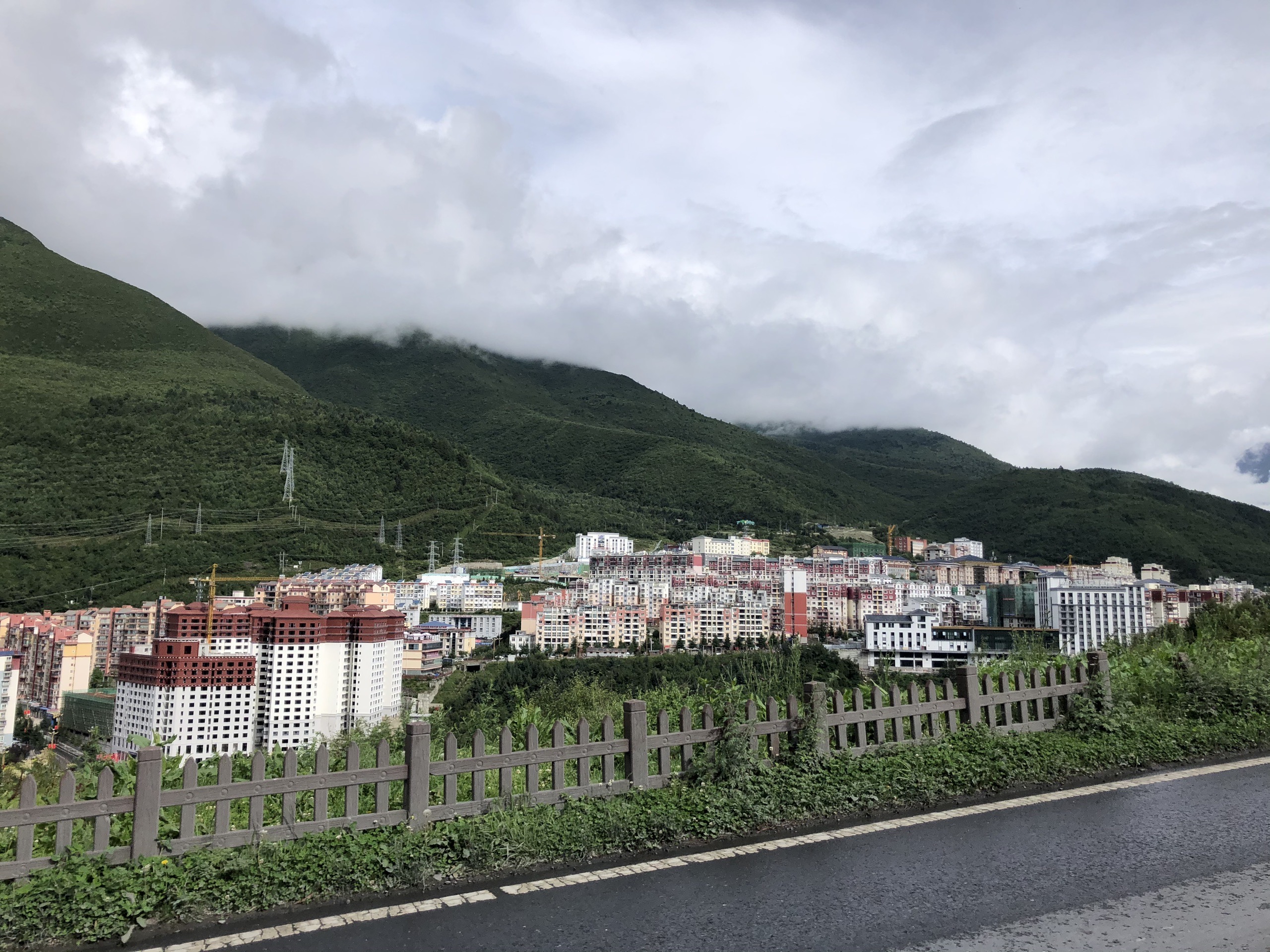 登山英雄纪念碑