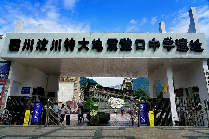 牛奶海—五色海—珍珠海第五天:稻城—理塘—雅江—新都桥第六天