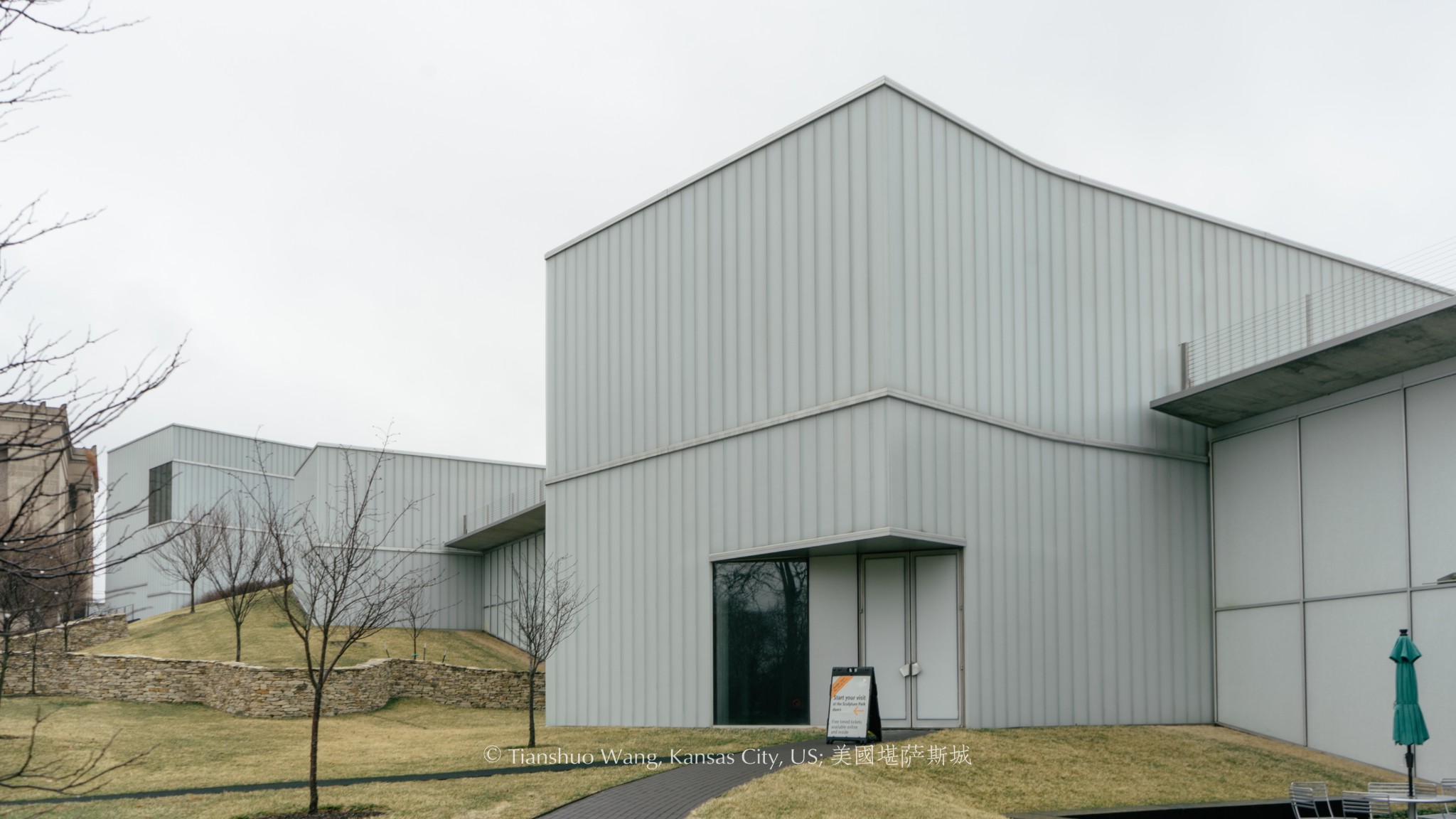 堪萨斯城建筑,艺术与密苏里河的蒸汽船.(2021.3.13)