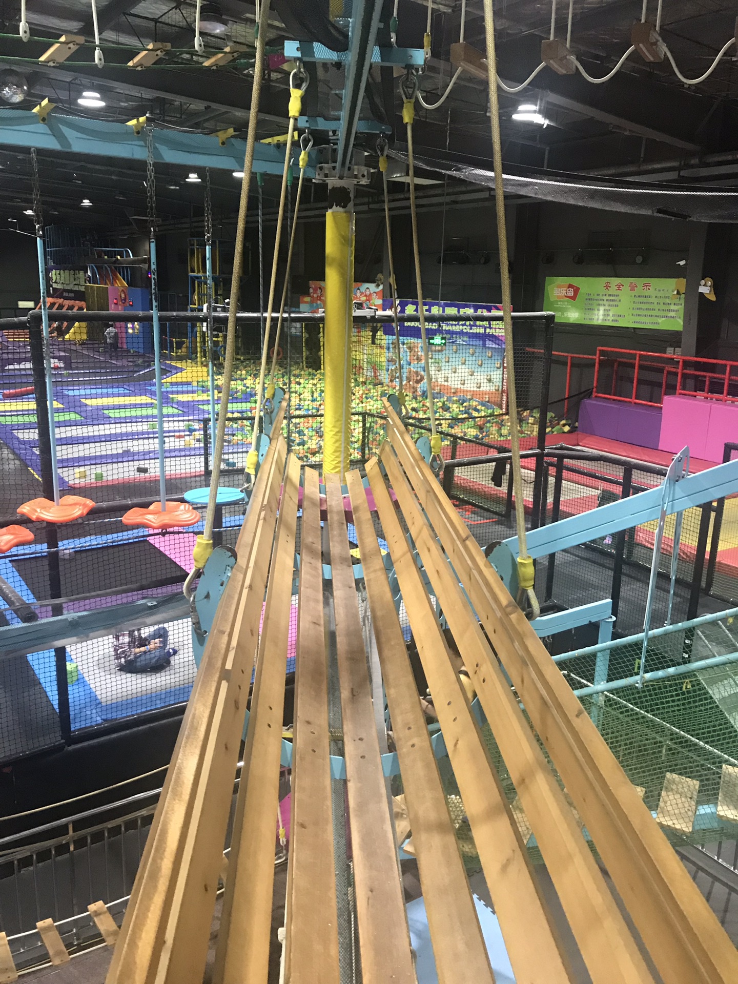 多乐岛蹦床乐园半日游