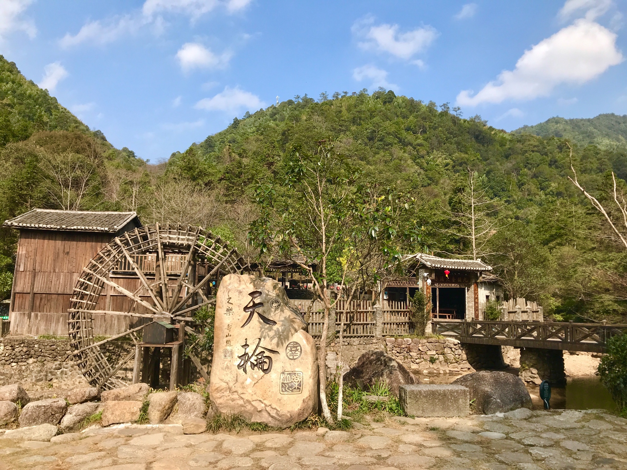 賀州行(下)姑婆山綠意盎然,玉石林怪石嶙峋_遊記